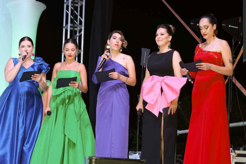 GALERIA de FOTOS d’una PRESENTACIÓ de les FESTES de JULIOL de PEDREGUER molt MUSICAL GALERIA de FOTOS d’una PRESENTACIÓ de les FESTES de JULIOL de PEDREGUER molt MUSICAL